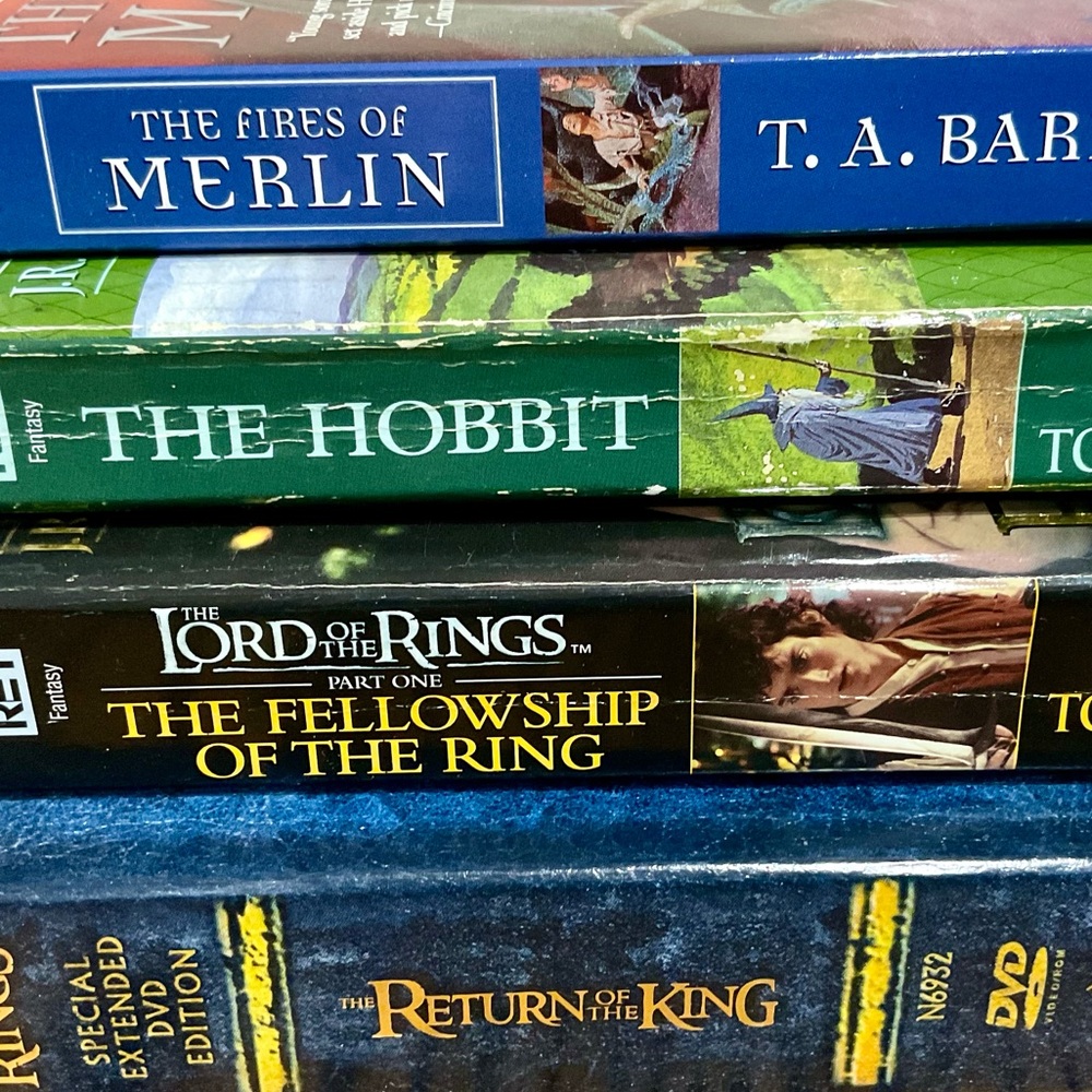 Return of the King DVDs + 3 books Hobbit, Fellowship of Ring & Fires 🔥 of Merlin